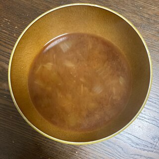 赤味噌の玉ねぎ味噌汁